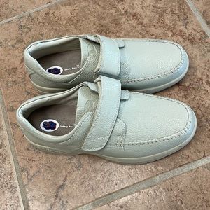 DR. COMFORT SHOES KHAKI